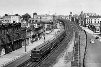 18. MP41 Train WB Approaching Sta-E.NY-View E from Canarsie El - 05-1939 (Keller).jpg (121339 bytes)